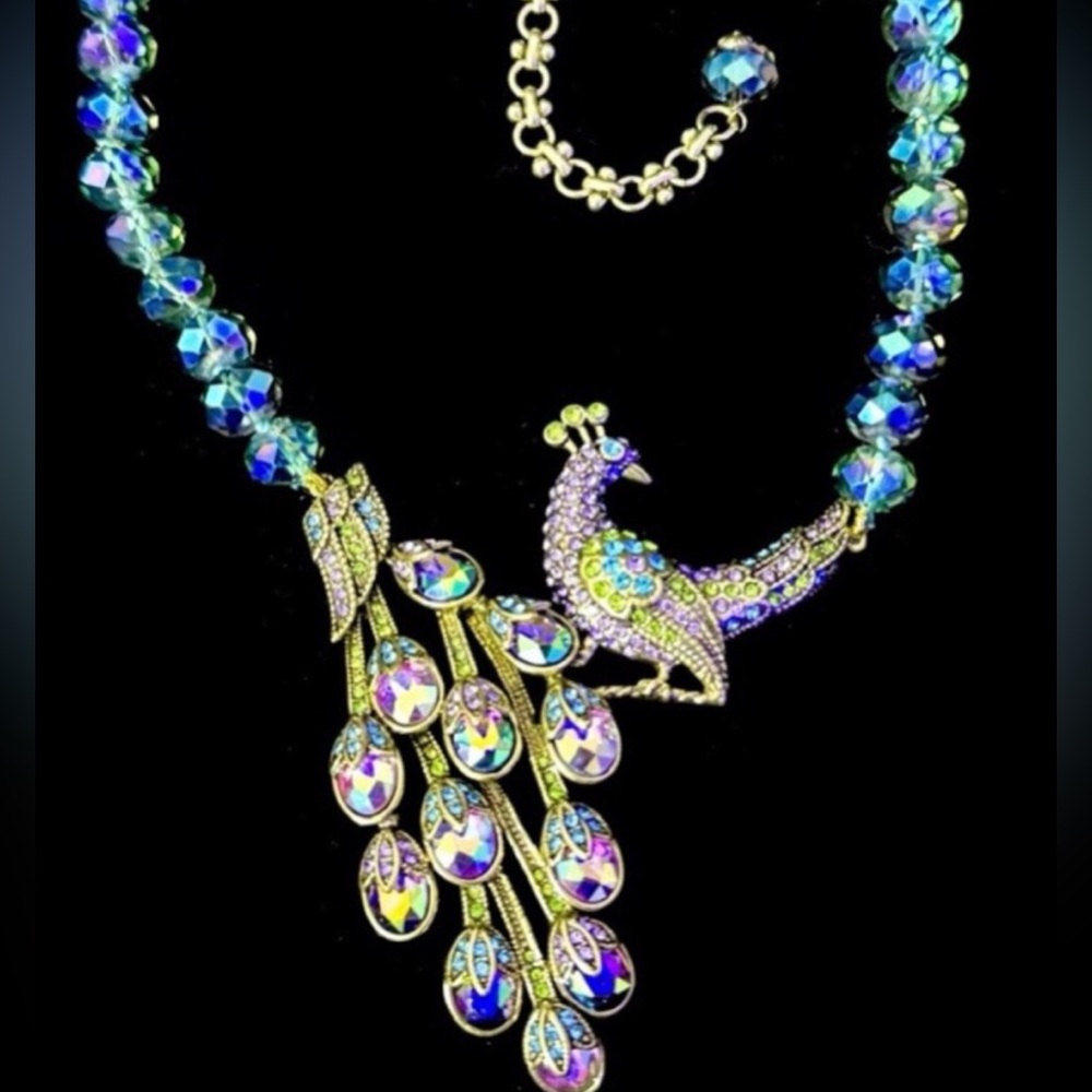 Heidi Daus “ Peacock 🦚 Fantasy” Elegant Necklace with Swarovski Crystals - Picture 5 of 9